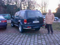 Ein Explorer am Broistedter Bahnhof